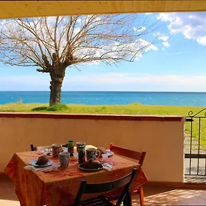 Dom wakacyjny House On The Sea, Mascali
